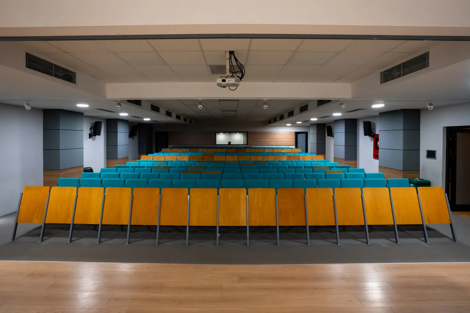 hadosan-konferans-salonu